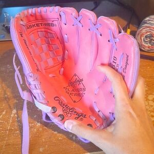 Rawlings girls.pink and purple baseball mitt